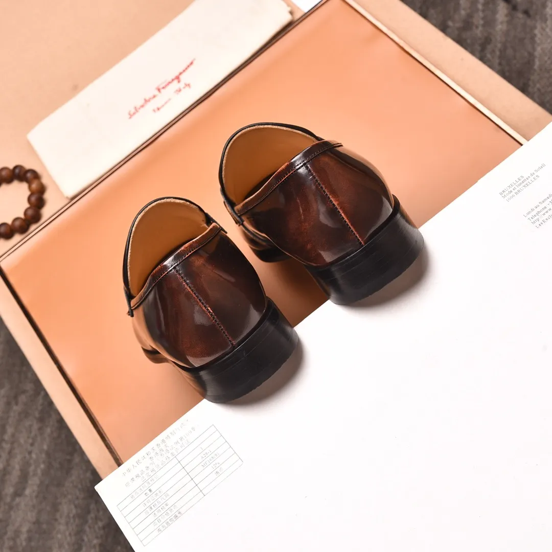 Men's shoes 💰540📛📛(water-dyed cowhide) Salvatore Ferragamo high-end (Salvatore Ferragamo) is the world's top luxury footwear brand. It comes from the fashion kingdom of Italy and is famous all over the world for its traditional handmade design and novel styles...🚶🏻🚶🏻New suit shoes are available simultaneously at the counter. This model is purely handmade. The fabric is imported from Italy's original first-layer cowhide. Soft water-dyed cowhide lining. Original authentic outsole🌀🌀Size: 38➖45